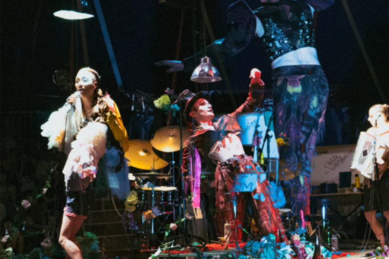 les créatures du collectif circassien et leur cohorte s’empareront des Ateliers Frappaz. Au programme : DJ set, freaks & drag shows.